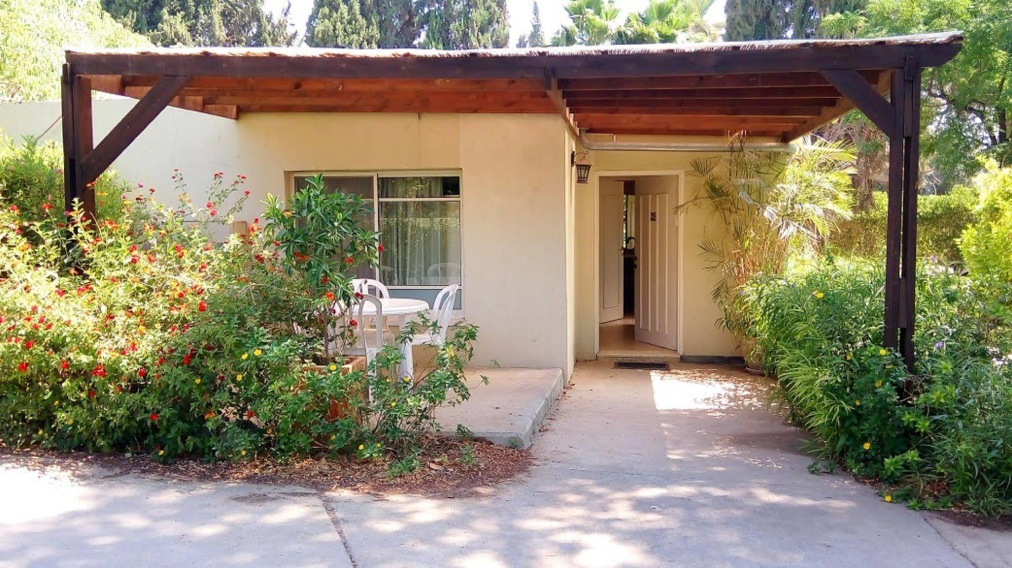 Kibbutz Tiratzvi - Country Lodging Tirat Zevi Exterior photo