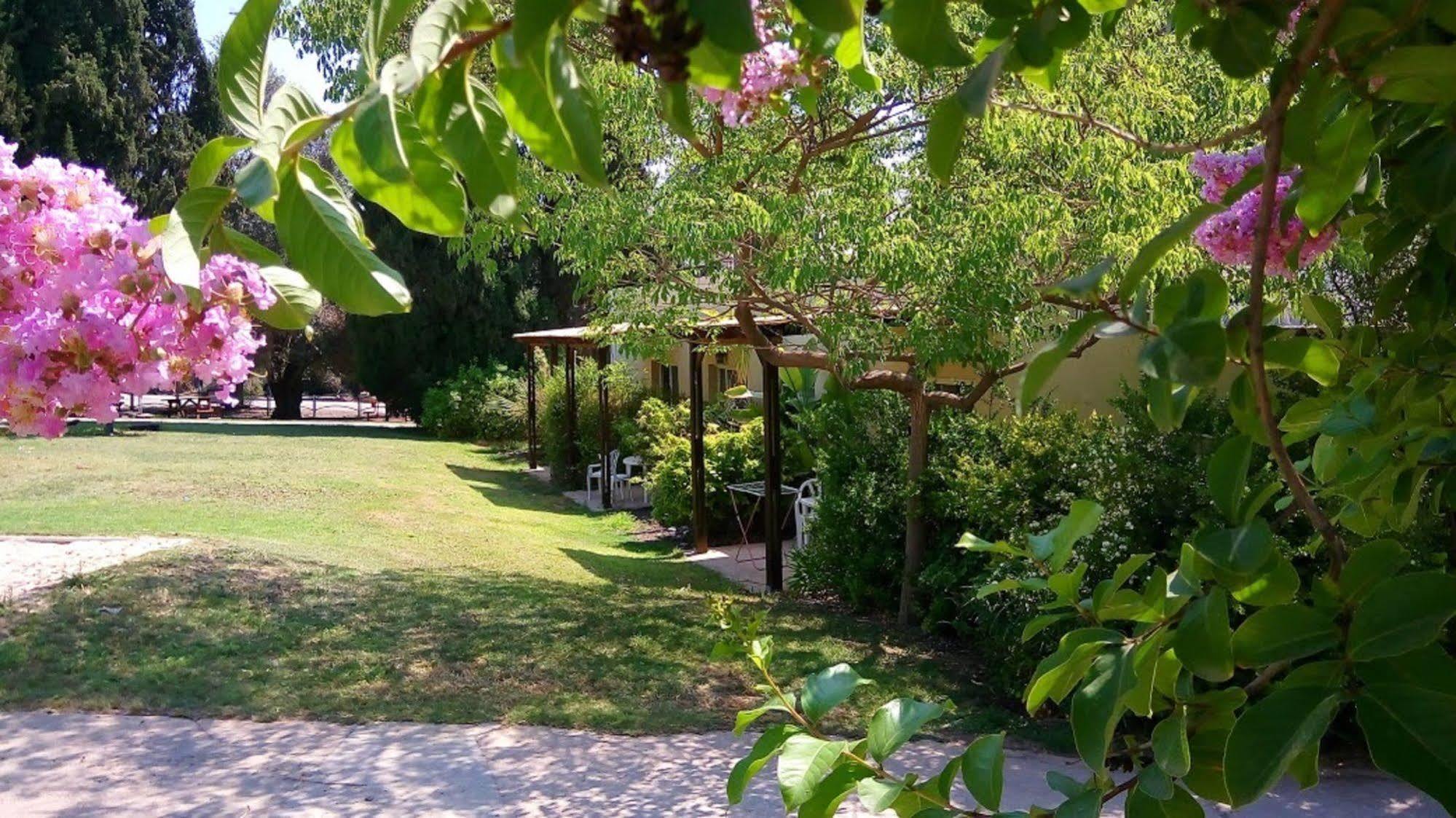 Kibbutz Tiratzvi - Country Lodging Tirat Zevi Exterior photo